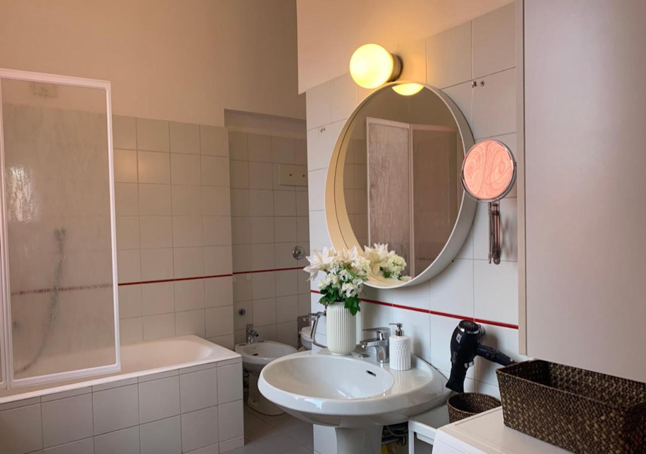 Camozzi Central Apartment Bergamo Bagian luar foto