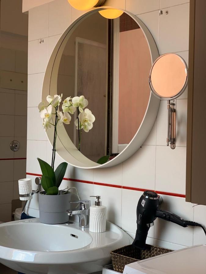 Camozzi Central Apartment Bergamo Bagian luar foto