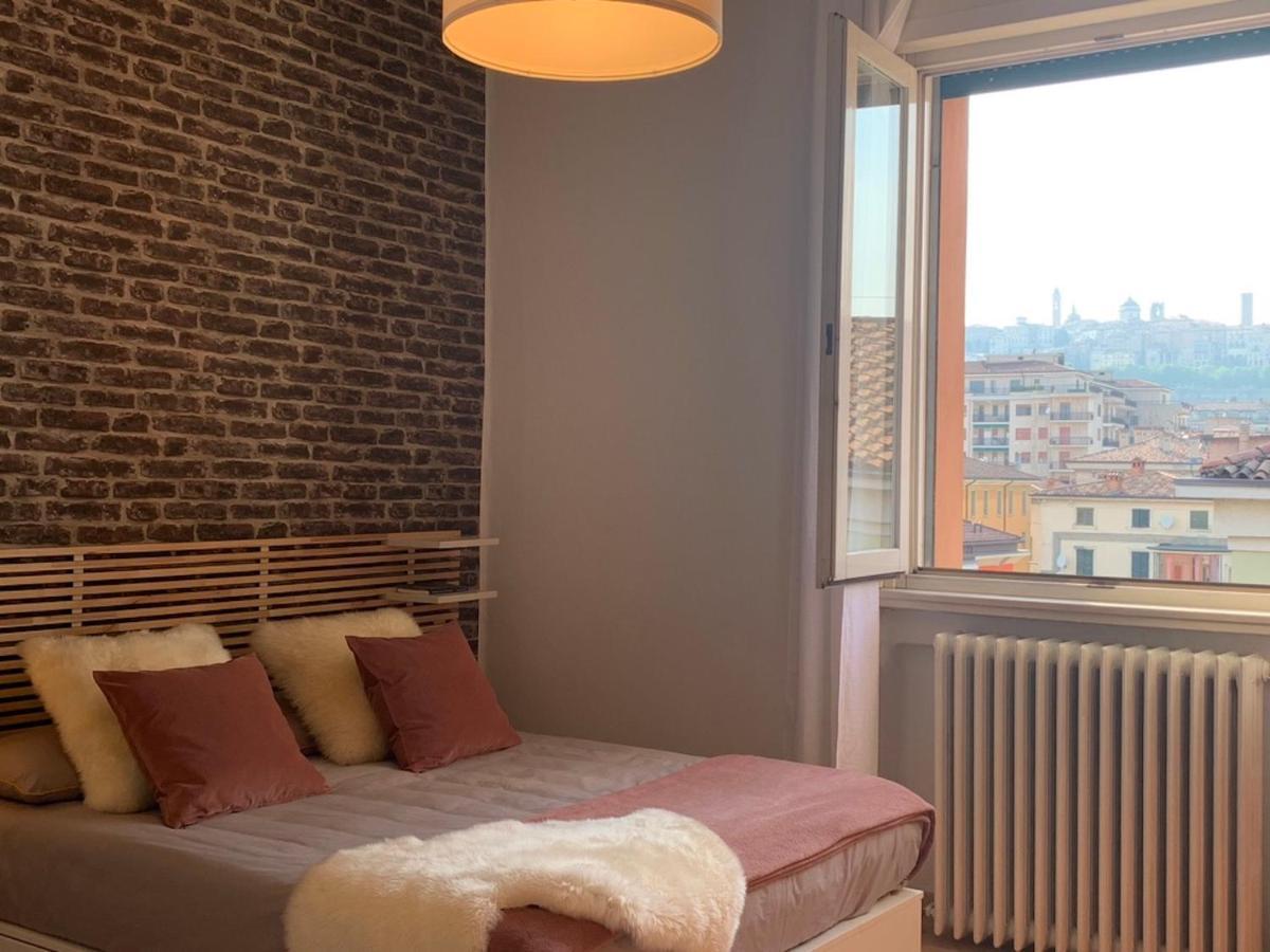 Camozzi Central Apartment Bergamo Bagian luar foto