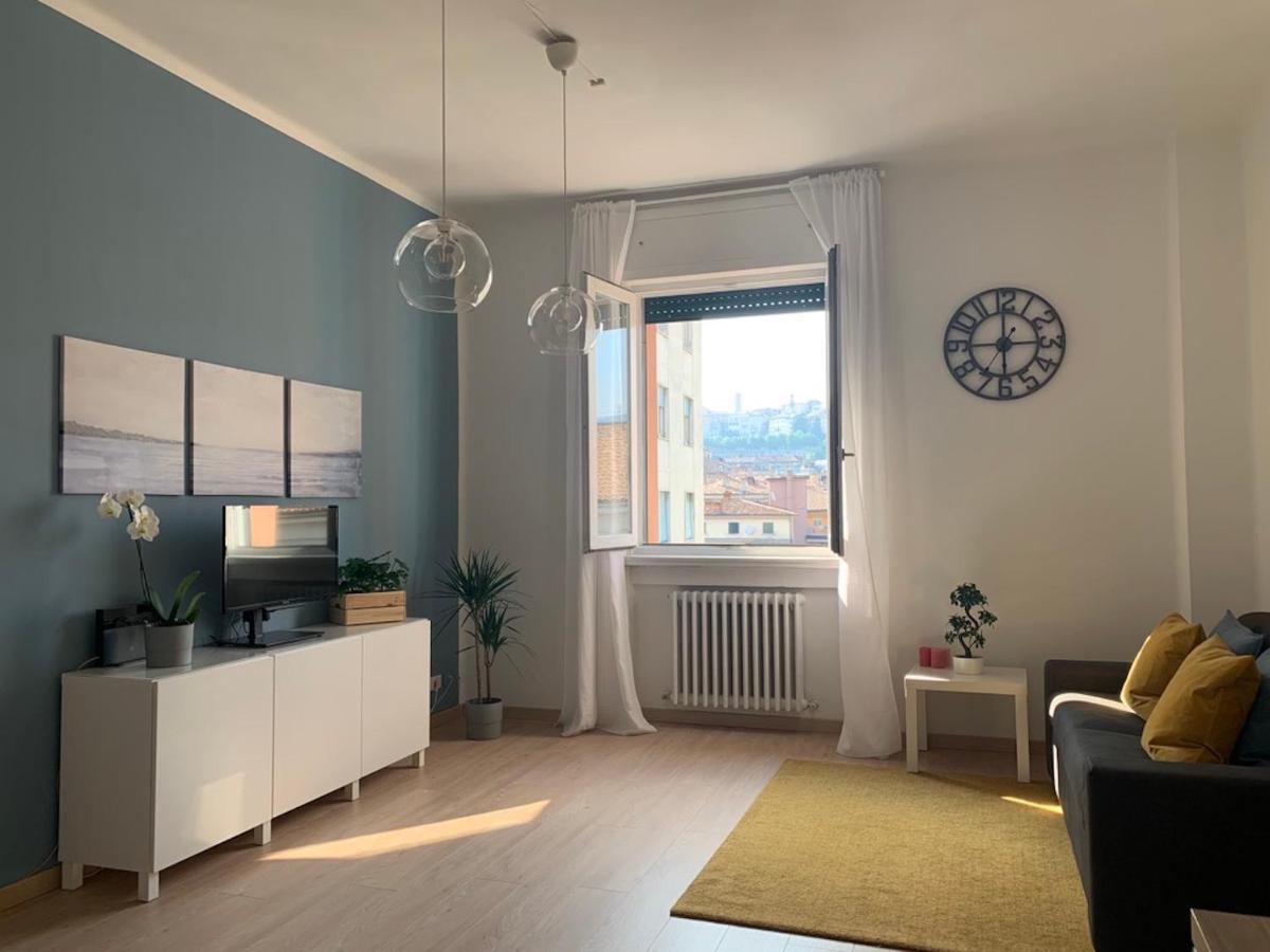 Camozzi Central Apartment Bergamo Bagian luar foto