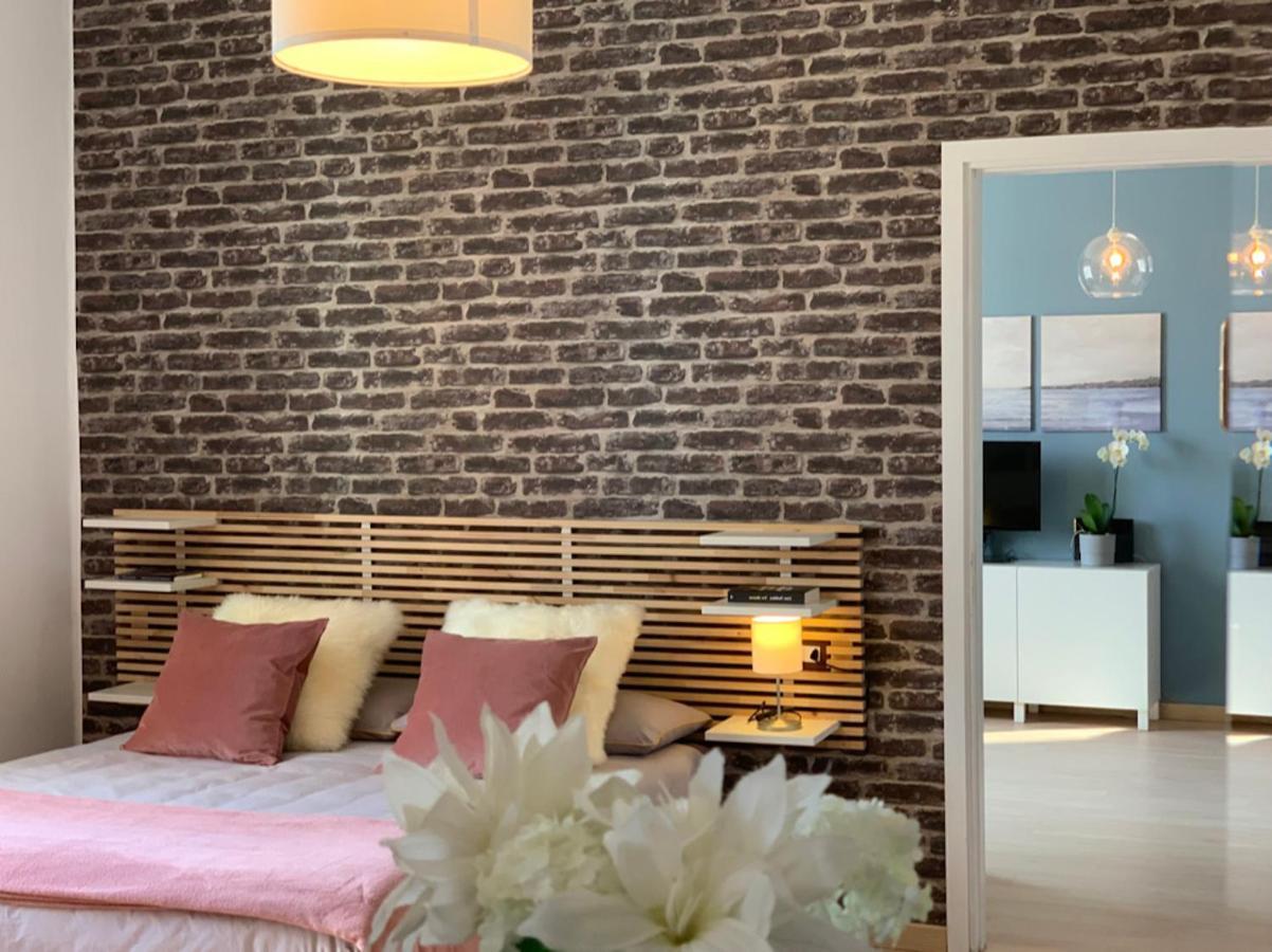 Camozzi Central Apartment Bergamo Bagian luar foto