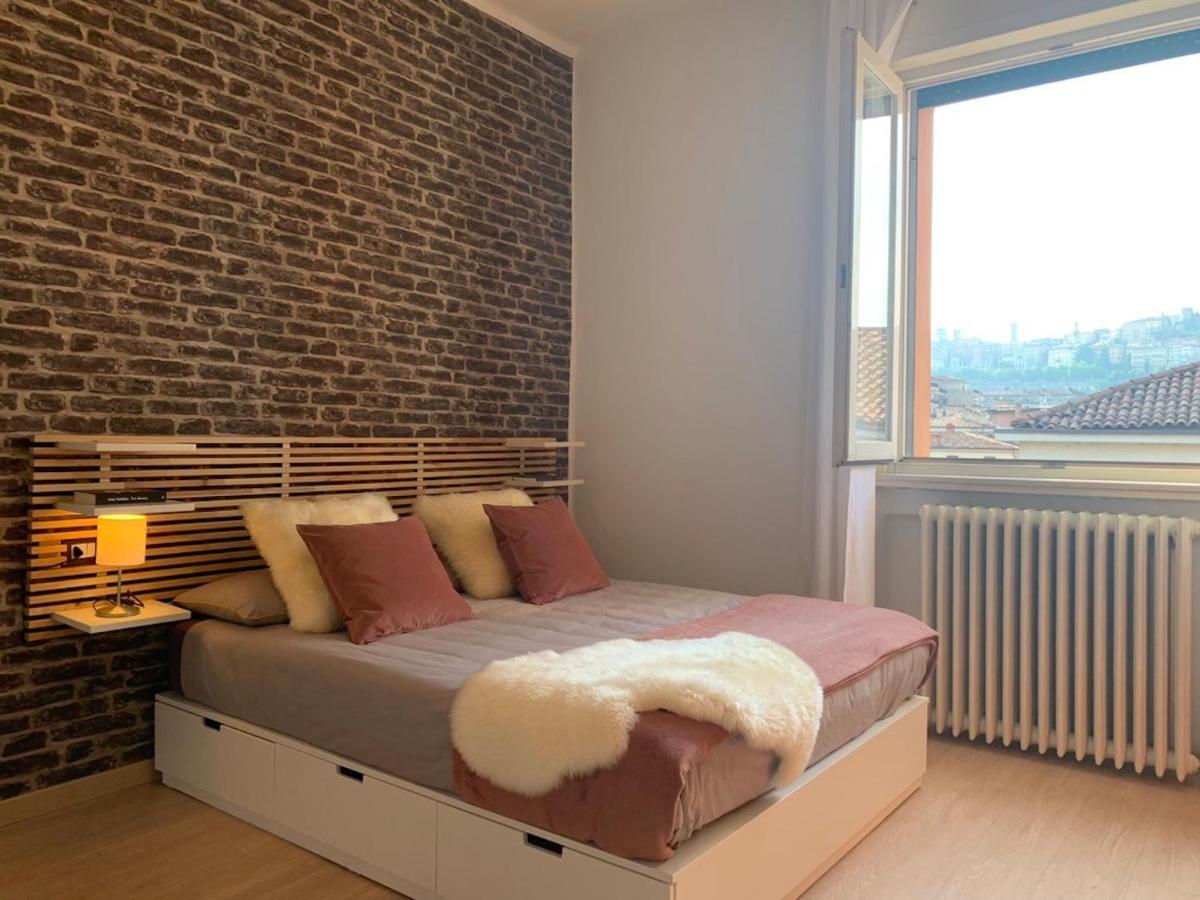 Camozzi Central Apartment Bergamo Bagian luar foto