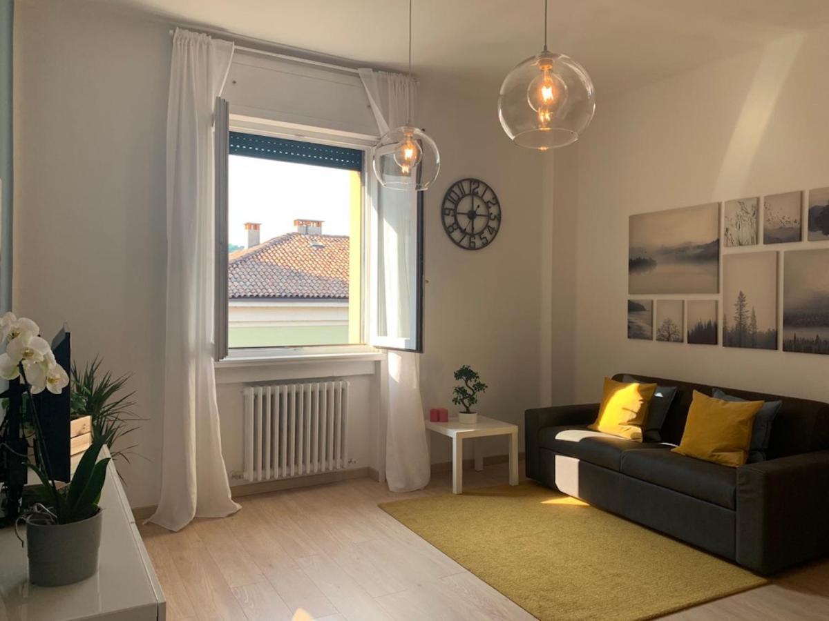 Camozzi Central Apartment Bergamo Bagian luar foto