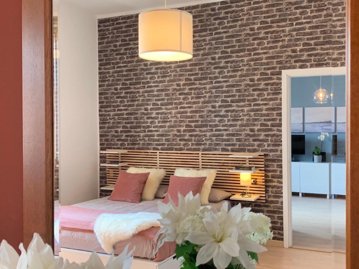 Camozzi Central Apartment Bergamo Bagian luar foto